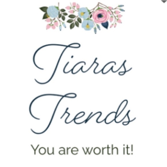 Gold Chain Circle Rhinestone Pendant Bracelet - Picture 11 of 11